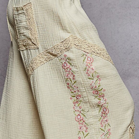 NWOT POL Cream Wide Leg Pants with Pink Embroidery - Picture 8 of 9